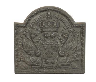 Lot 900 - AN EARLY 20TH CENTURY CAST IRON FIREBACK