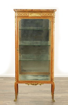 Lot 1423 - A FINE LATE 19TH CENTURY FRENCH KINGWOOD AND ORMOLU MOUNTED VITRINE / DISPLAY CABINET IN THE MANNER OF FRANCOIS LINKE