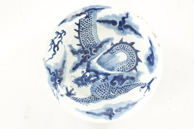 Lot 235 - AN 18TH/19TH CENTURY CHINESE BLUE AND WHITE PORCELAIN BOWL