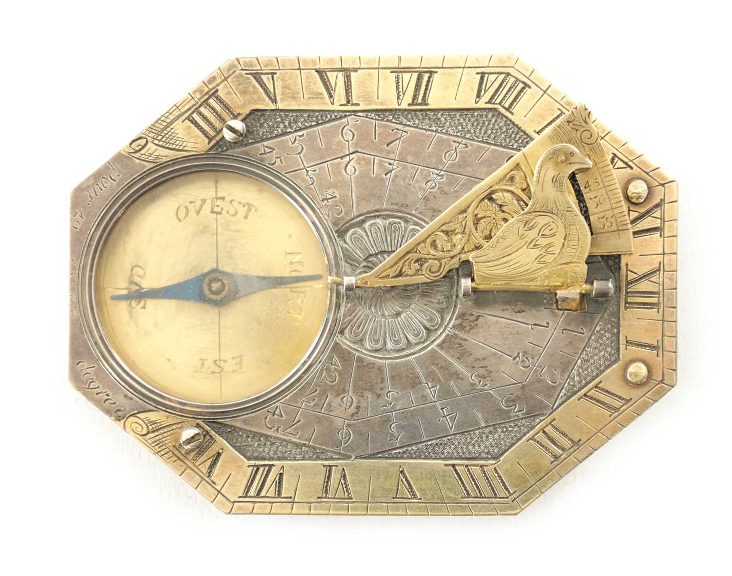 Lot 1256 - AN EARLY 18TH CENTURY FRENCH SILVER AND SILVER GILT BUTTERFIELD-TYPE POCKET SUNDIAL/COMPASS