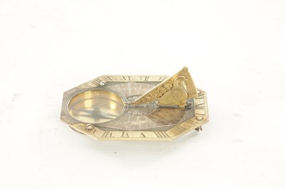 Lot 1256 - AN EARLY 18TH CENTURY FRENCH SILVER AND SILVER GILT BUTTERFIELD-TYPE POCKET SUNDIAL/COMPASS