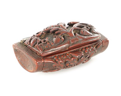 Lot 1341 - AN EARLY 19TH CENTURY FRENCH CARVED COQUILLA NUT SNUFF BOX