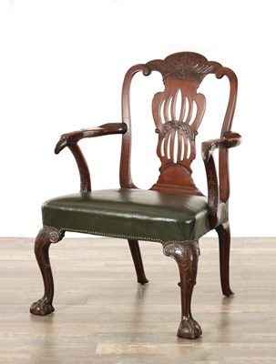 Lot 1458 - A GOOD LARGE SIZED GEORGE II MAHOGANY OPEN ARMCHAIR