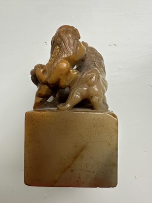 Lot 248 - A CHINESE FINELY CARVED SOAPSTONE SEAL