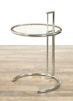 Lot 1502 - A 20TH CENTURY EILEEN GRAY E1027 DESIGN GLASS AND CHROME ADJUSTABLE TABLE