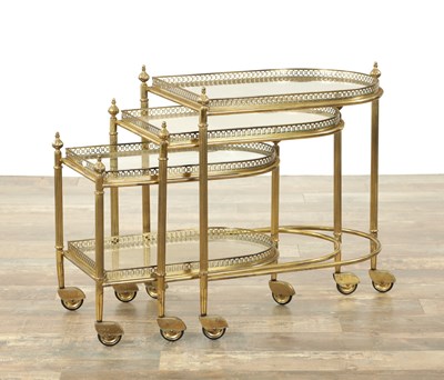 Lot 1427 - MAISON BAGUES BELGIUM A 20TH CENTURY GILT BRASS AND GLASS NEST OF THREE TABLES