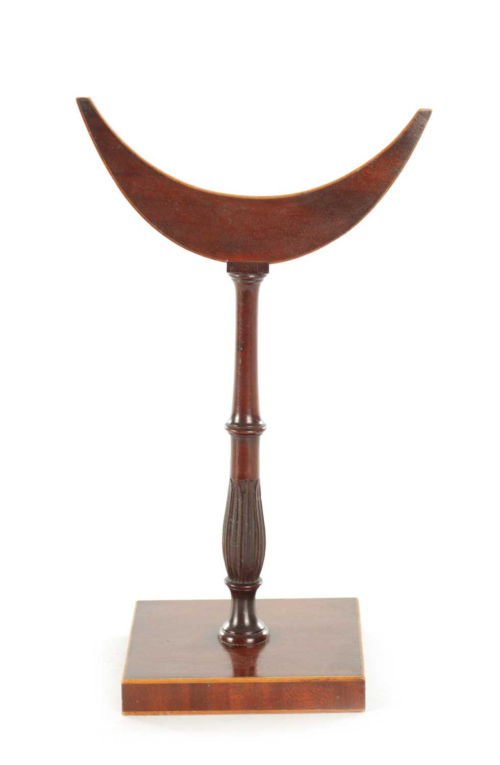 Lot 1328 - A RARE GEORGE III MAHOGANY AND BOXWOOD STRUNG PLATE STAND