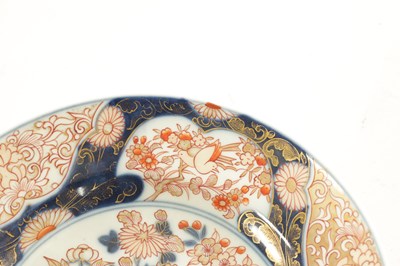 Lot 153 - A FINE PAIR OF 18TH CENTURY JAPANESE IMARI DISHES