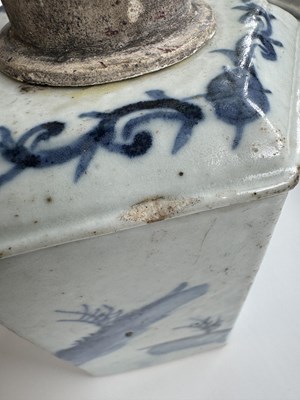 Lot 205 - AN 18TH CENTURY CHINESE BLUE AND WHITE HEXAGONAL TEA CADDY