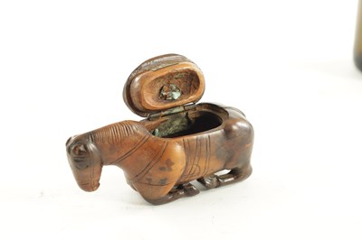 Lot 160 - A 19TH CENTURY ORIENTAL CARVED SNUFF BOX