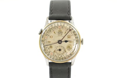 Lot 1402 - A 1960'S GENTLEMAN’S TRIPLE CALENDAR WRISTWATCH