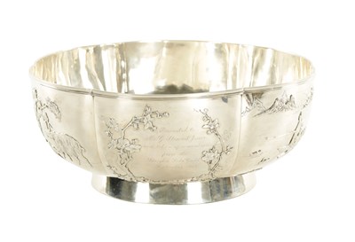 Lot 124 - AN EARLY 20TH CENTURY LARGE CHINESE SILVER BOWL