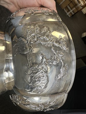 Lot 124 - AN EARLY 20TH CENTURY LARGE CHINESE SILVER BOWL