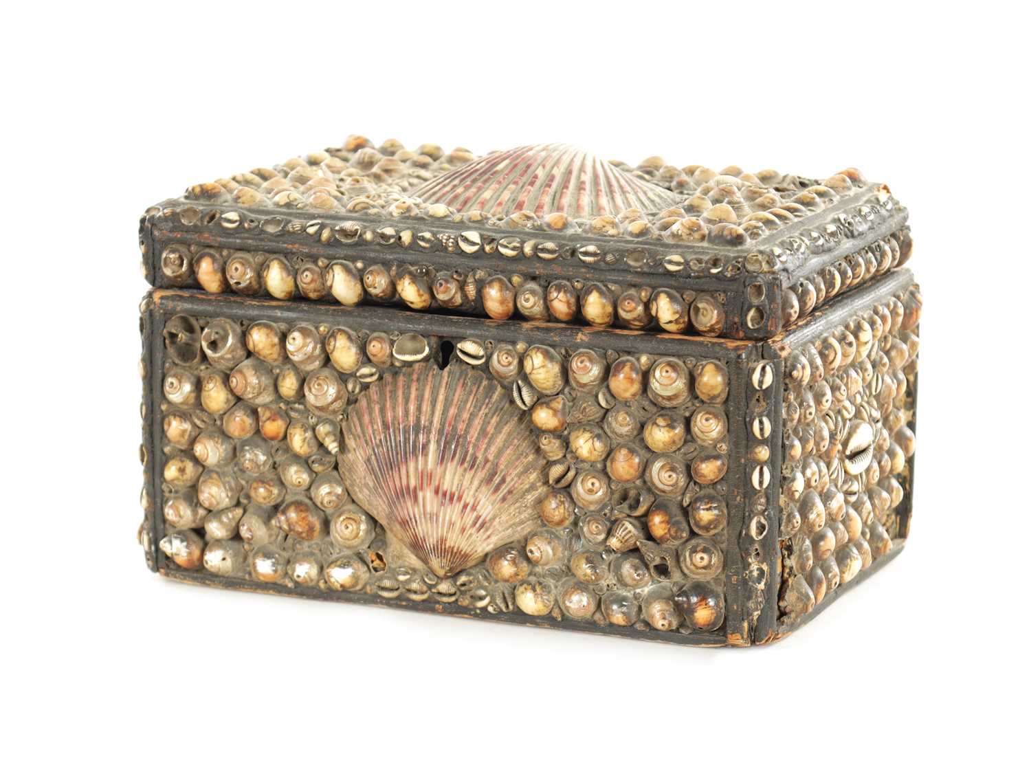 Lot 1338 - AN EARLY 19TH CENTURY TEA CADDY DECORATED WITH SHELLWORK