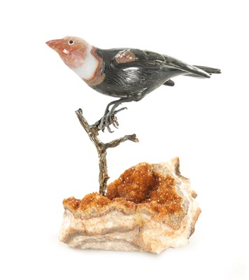 Lot 330 - A FINE 20TH CENTURY CARVED HARD STONE SCULPTURE OF A BIRD IN THE MANNER OF FABERGE