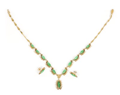 Lot 370 - A CHINESE 18CT GOLD AND JADE NECKLACE AND EARRINGS SET