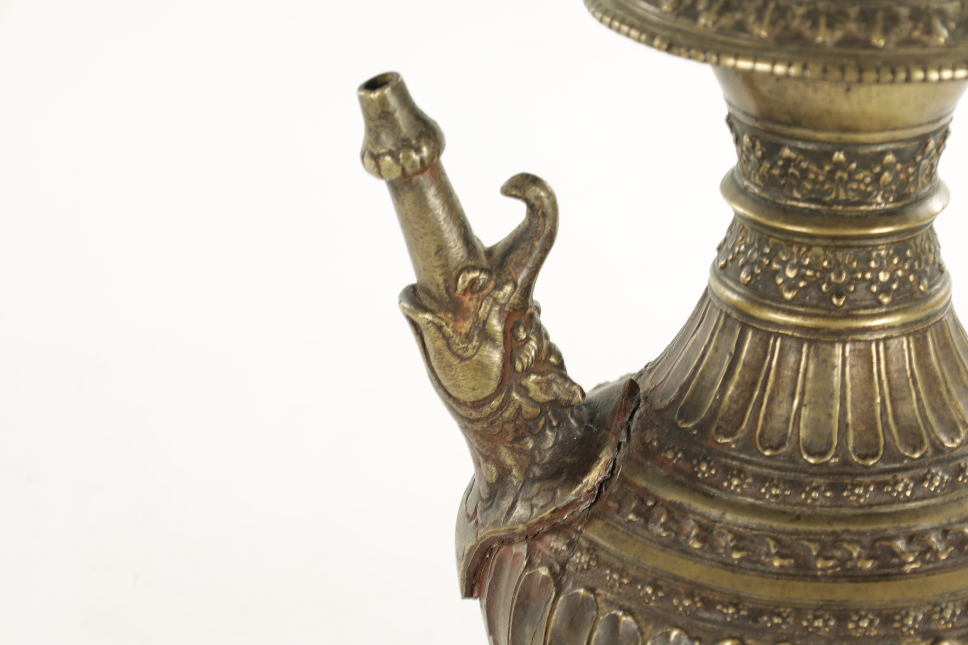 Lot 129 - AN EARLY INDIAN ISLAMIC BRONZE HUKA BASE