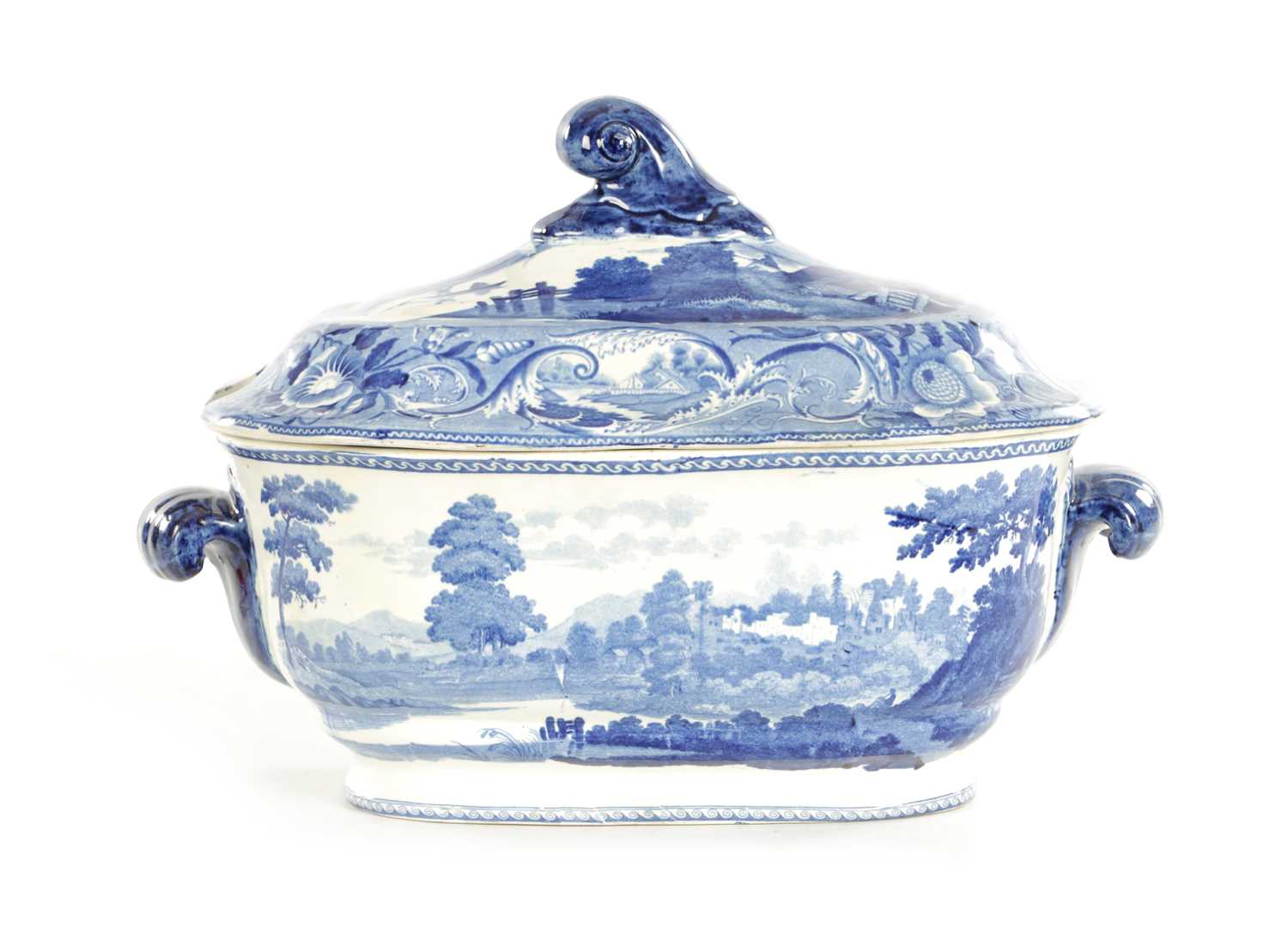 Lot 26 - AN EARLY 19TH CENTURY BLUE AND WHITE TRANSFER SOUP TUREEN