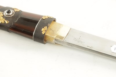 Lot 148 - A 19TH CENTURY JAPANESE LACQUER WORK AND MIXED METAL MOUNTED TANTO