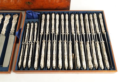 Lot 515 - A 19TH CENTURY CASED SET OF SILVER HANDLED KNIVES