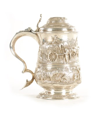 Lot 397 - A LARGE GEORGE III SILVER AND SILVER GILT TANKARD