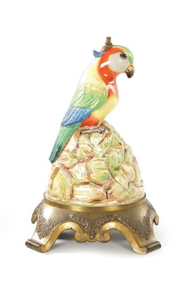 Lot 49 - AN EARLY 20TH CENTURY PORCELAIN AND CAST BRASS TABLE LAMP FORMED AS A PARROT