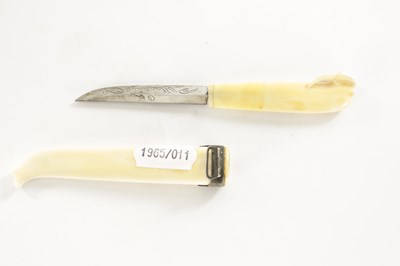 Lot 618 - A RARE 19TH CENTURY CARVED WALRUS TOOTH KNIFE