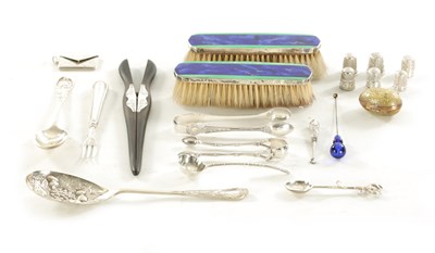 Lot 536 - A MIXED LOT OF SILVER AND SILVER PLATED ITEMS.