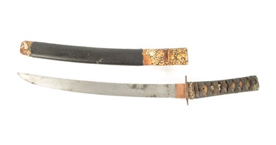 Lot 132 - A JAPANESE TANTO