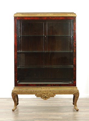 Lot 1486 - A FINE 19TH CENTURY FRENCH TORTOISESHELL AND GILT CARVED WOOD DISPLAY CABINET