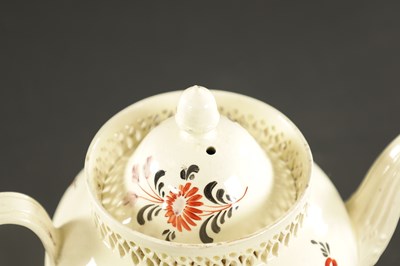 Lot 41 - AN 18TH CENTURY LEEDS CREAMWARE TEAPOT