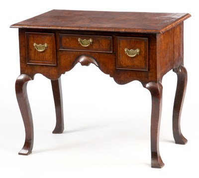 Lot 824 - AN EARLY 18TH CENTURY FIGURED WALNUT LOWBOY...