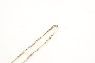 Lot 477 - A 9CT GOLD NECKLACE