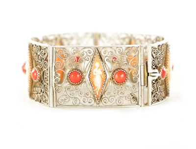 Lot 479 - A VINTAGE FRENCH SILVER FILIGREE BRACELET