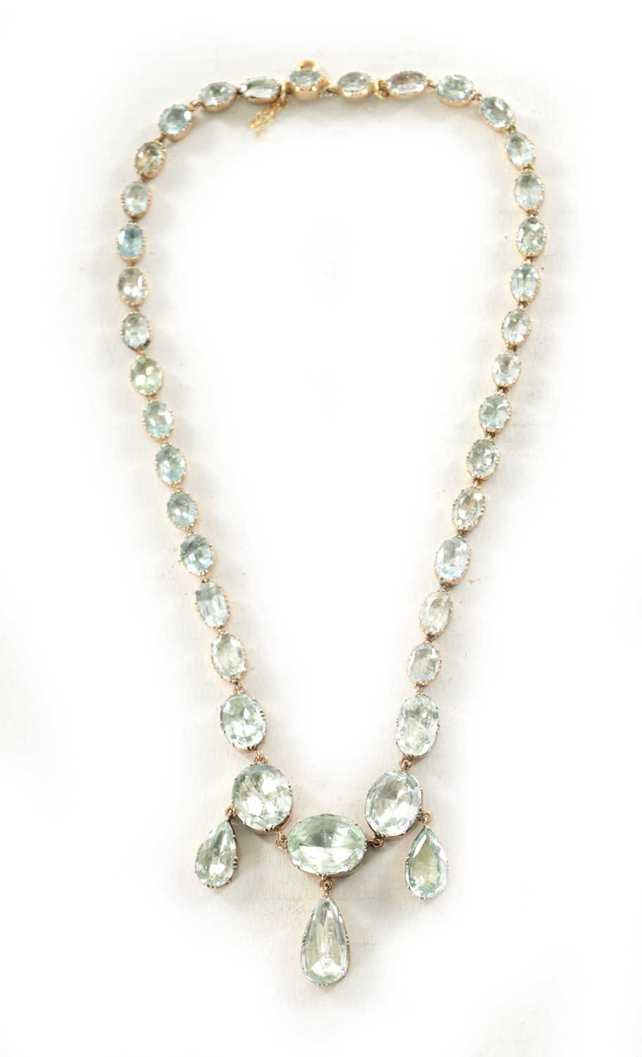 Lot 461 - A VICTORIAN GOLD AQUAMARINE NECKLACE