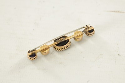 Lot 445 - A 9CT GOLD SAPPHIRE AND PEARL BAR BROOCH