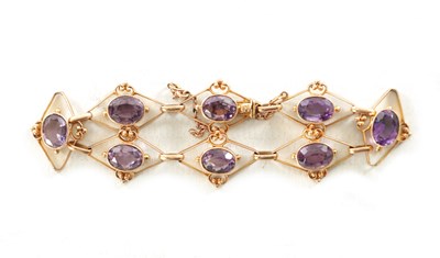 Lot 464 - A VINTAGE 9CT GOLD AMETHYST BRACELET