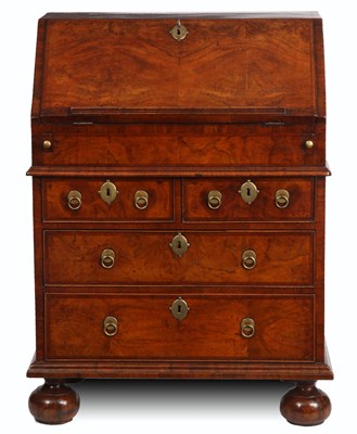 Lot 837 - A WILLIAM AND MARY HERRINGBONE INLAID FIGURED...