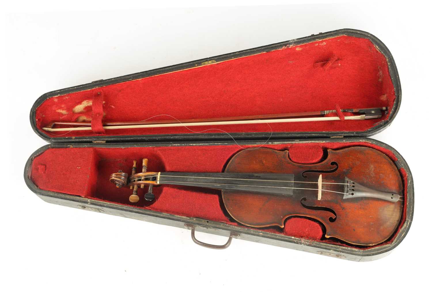 Lot 423 - AN ANTIQUE VIOLIN