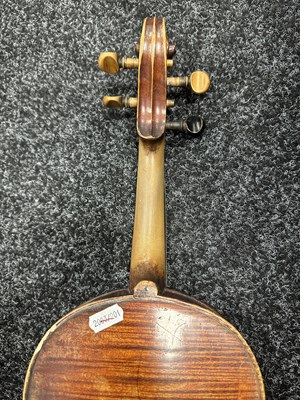 Lot 423 - AN ANTIQUE VIOLIN