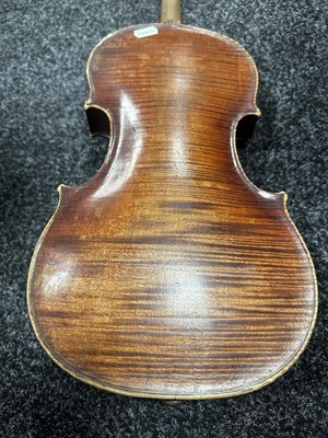 Lot 423 - AN ANTIQUE VIOLIN