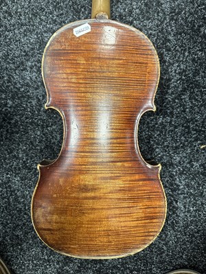 Lot 423 - AN ANTIQUE VIOLIN