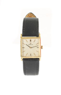 Lot 308 - A UNISEX VINTAGE 18CT GOLD OMEGA WRISTWATCH