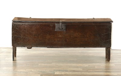 Lot 834 - A LARGE EARLY 17TH CENTURY OAK SIX PLANK COFFER