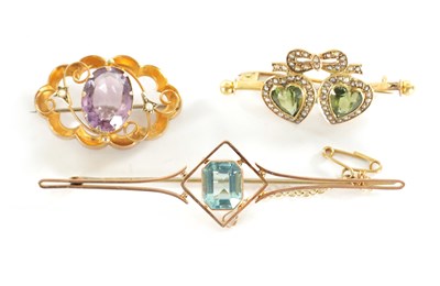 Lot 504 - A COLLECTION OF THREE VINTAGE 9CT GOLD BROOCHES