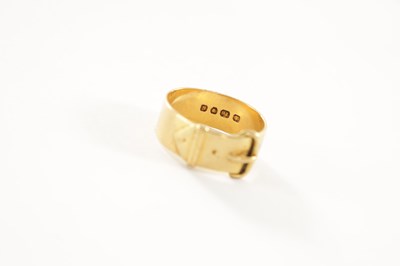 Lot 472 - A GENTLEMAN’S 18CT GOLD RING