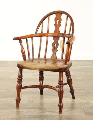 Lot 856 - A 19TH CENTURY CHILD'S YEW WOOD WINDSOR CHAIR