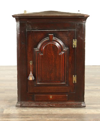 Lot 858 - A GOOD EARLY 18TH CENTURY WALNUT HANGING CORNER CUPBOARD