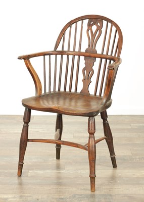 Lot 826 - AN EARLY 19TH CENTURY LOW BACK YEW WOOD WINDSOR CHAIR