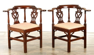 Lot 1341 - A PAIR OF 18TH CENTURY IRISH STYLE MAHOGANY CORNER CHAIRS